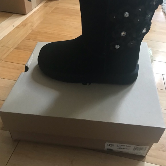 Ugg Boots - Picture 4 of 7